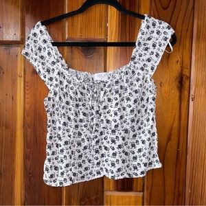 SIENNA sky white and black floral print crop top women’s medium.